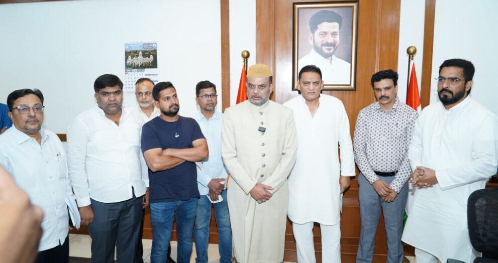 Mohammed Azharuddin handed over compensation cheques to the families of late Mohammed Jaffar and late Shaik Siraj. Speaking on the occasion, the Minister expressed profound grief over the tragedy and said that no amount of financial assistance could compensate for the loss of a loved one.