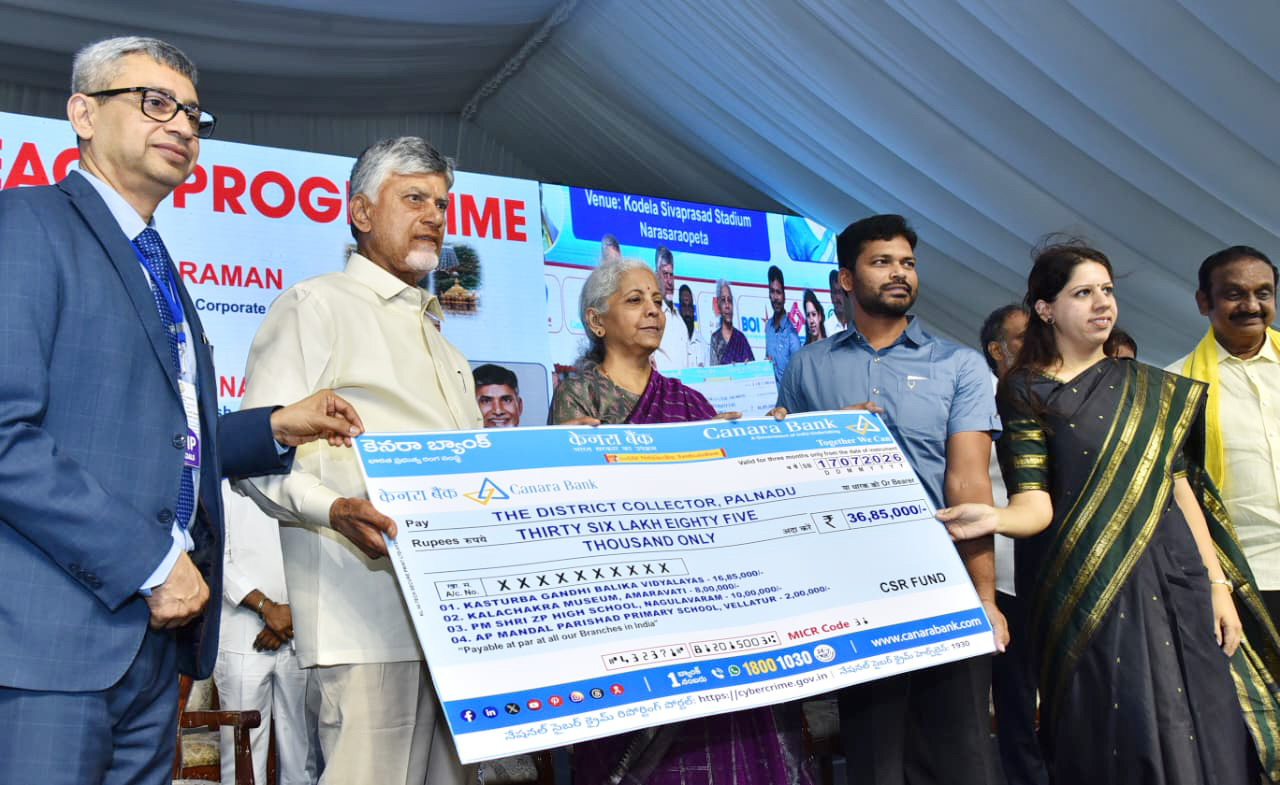 Loan Assistance Distributed to Over One Lakh Beneficiaries in Andhra Pradesh Narsaraopet (Palnadu): Andhra Pradesh Chief Minister N. Chandrababu Naidu and Union Finance Minister Nirmala Sitharaman on Friday participated in the Credit Outreach Programme held in Narsaraopet, Palnadu district, where loan cheques were distributed to 1,03,246 beneficiaries under various Central Government schemes.